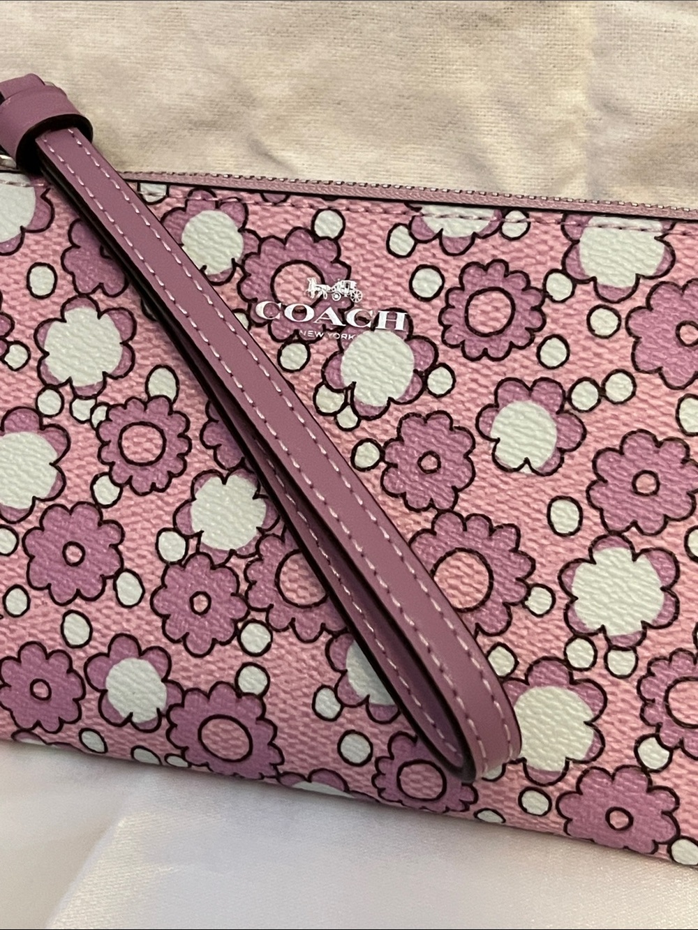 Coach pink flower 🌸 wristlet - Picture 3 of 7